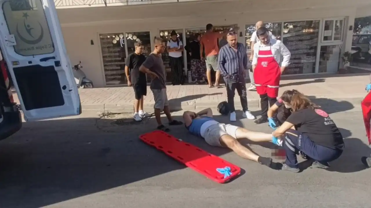 manavgat-otomobil-ile-motosiklet-carpisti-yaralinin-yardimina-duyarli-vatandaslar-kostu-3.webp