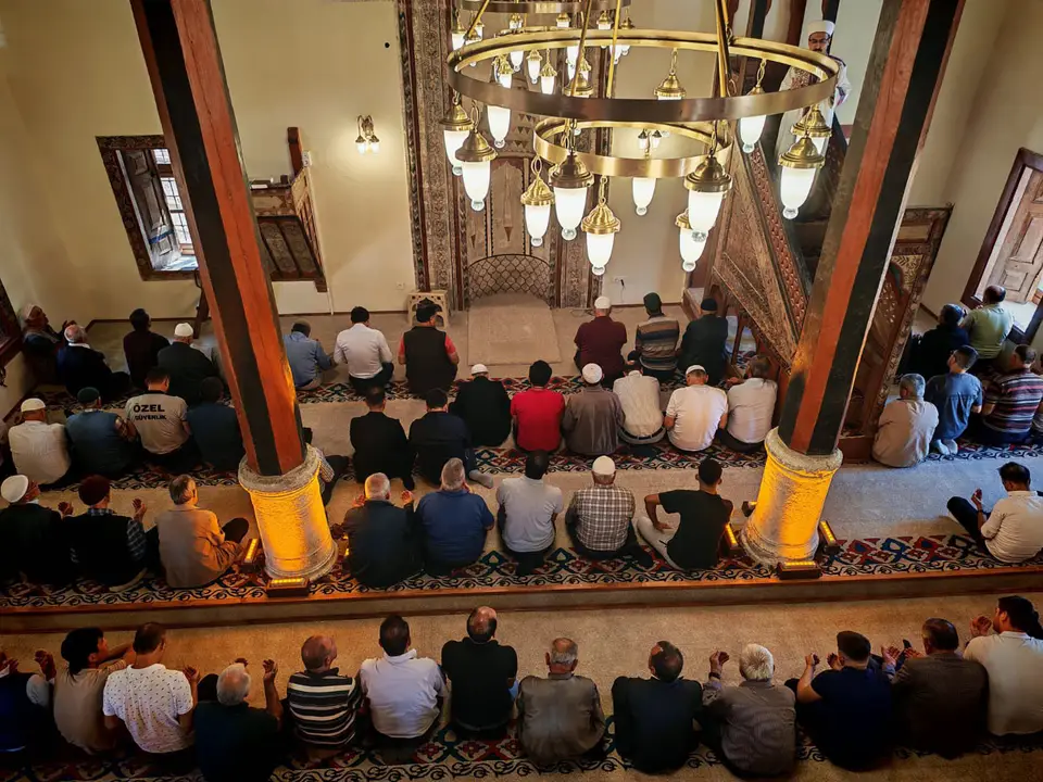 restore-edilen-600-yillik-dengere-camii-ibadete-acildi-4.webp