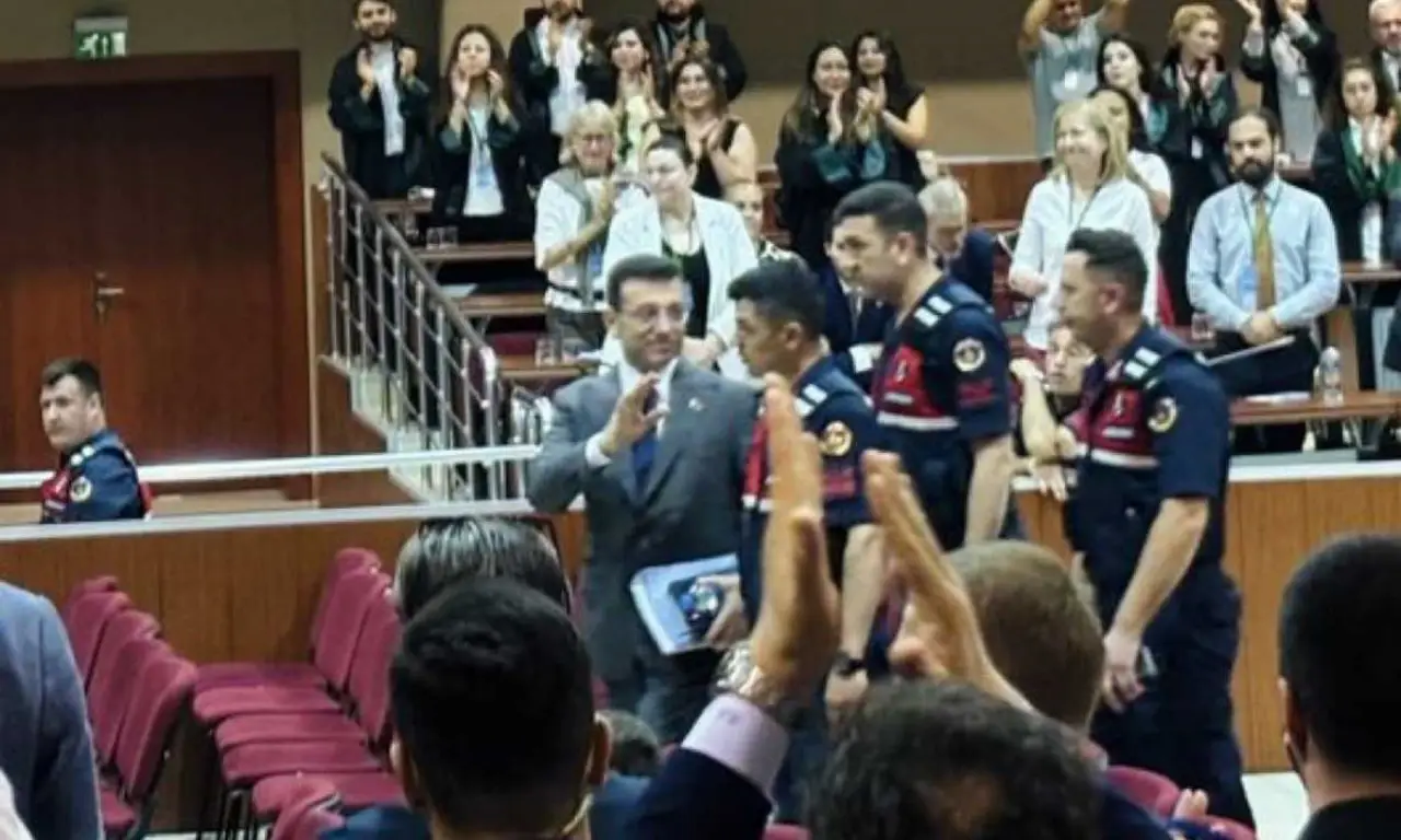 akdenizgercekekrem-imamoglunun-cezaevinde-bir-gunu-nasil-geciyor2.webp