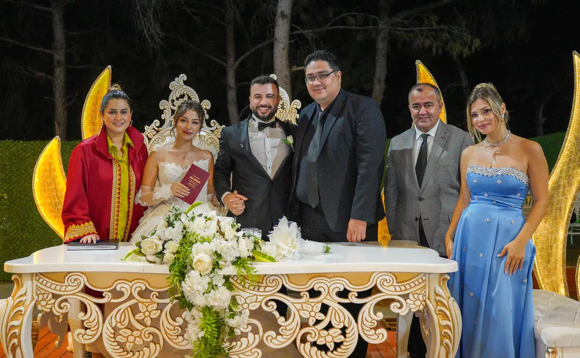 dha-antalyada-bu-kez-nikah-haberi-yazildi-muhabir-irem-guneybaz-evlendi-2.webp