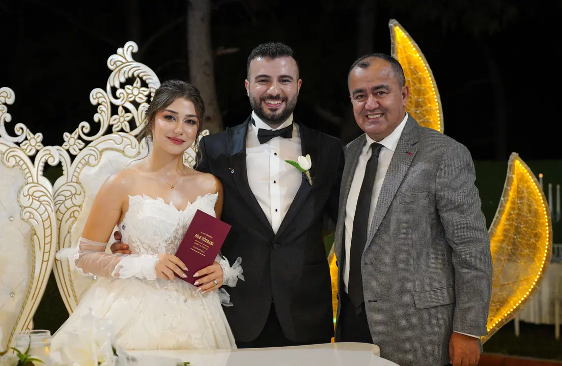 dha-antalyada-bu-kez-nikah-haberi-yazildi-muhabir-irem-guneybaz-evlendi-3.webp