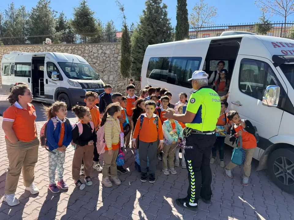 antalyada-trafik-mercek-altinda-62-bin-arac-denetlendi-16-bin-surucuye-ceza-3.webp