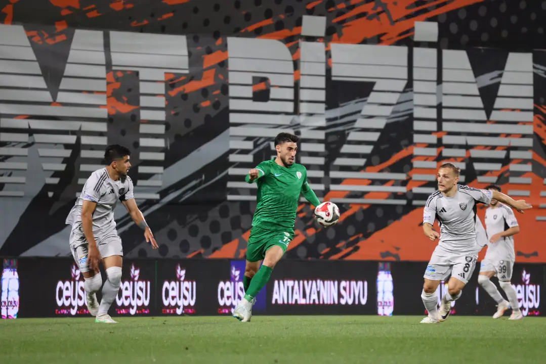 serik-spor-yenilmez-erzurumspordan-puan-aldi-3.webp