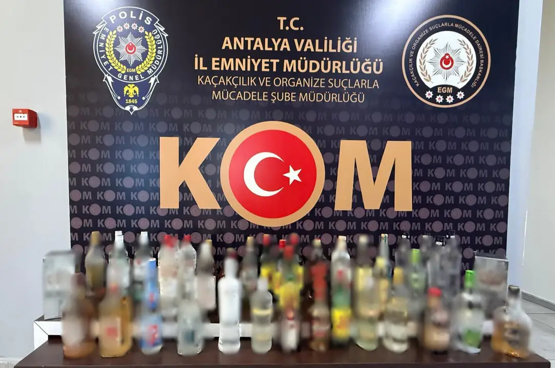 antalyanin-kacak-depolara-baskin-13-ton-tutun-3-milyon-makaron-18-gozalti-2.webp