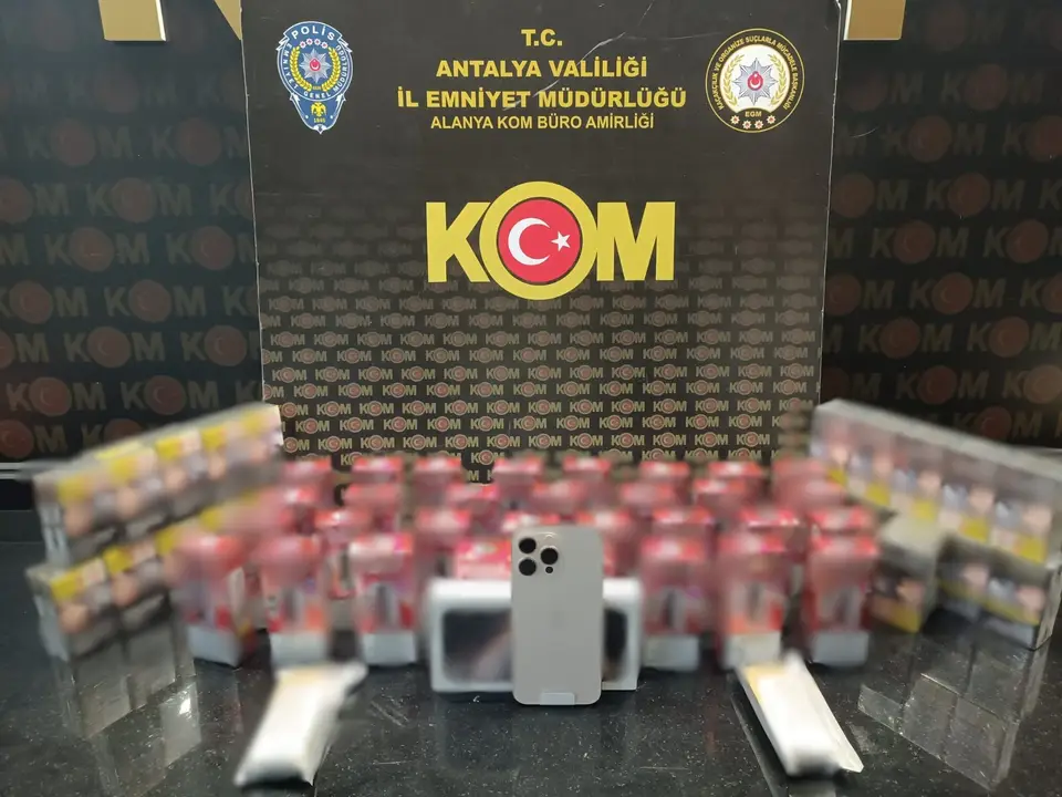 antalyanin-kacak-depolara-baskin-13-ton-tutun-3-milyon-makaron-18-gozalti-3.webp
