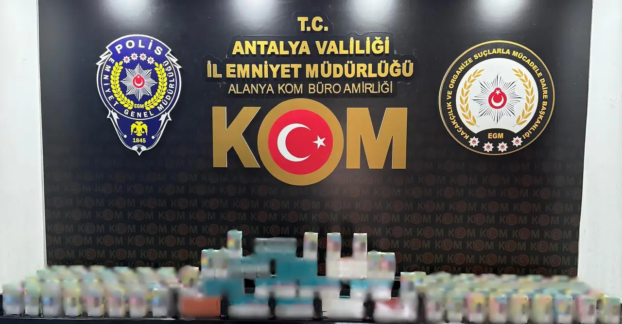 antalyanin-kacak-depolara-baskin-13-ton-tutun-3-milyon-makaron-18-gozalti-5.webp