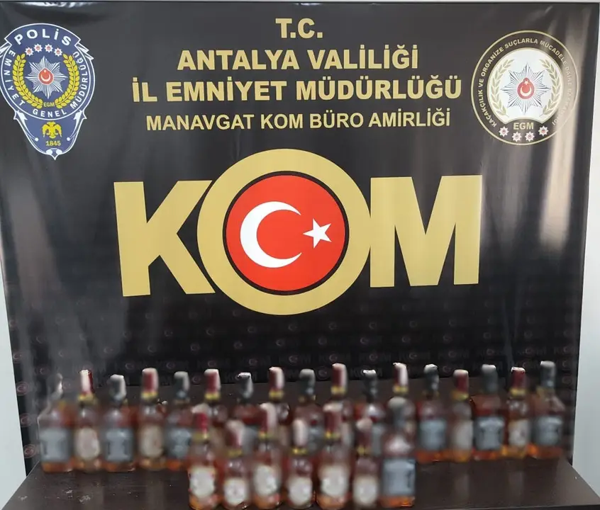 antalyanin-kacak-depolara-baskin-13-ton-tutun-3-milyon-makaron-18-gozalti-7.webp