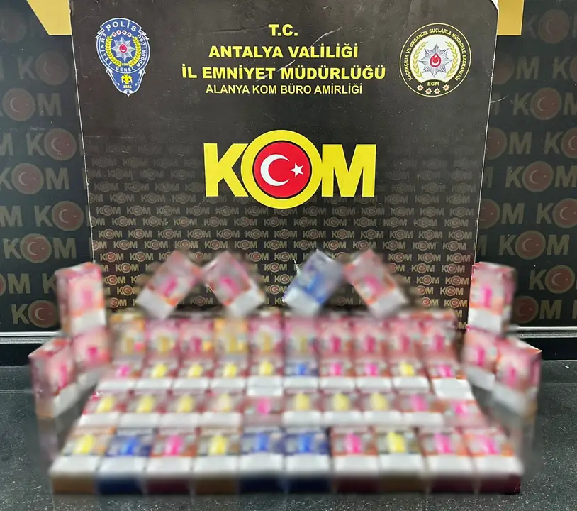 antalyanin-kacak-depolara-baskin-13-ton-tutun-3-milyon-makaron-18-gozalti-8.webp