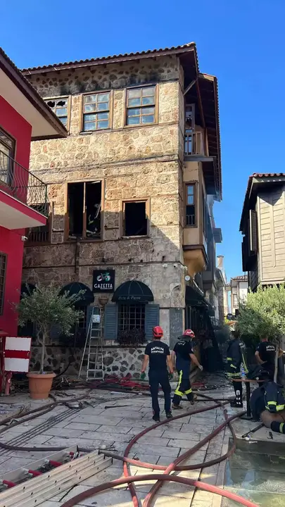 kaleicinde-butik-otel-yangini-turist-ciftin-feci-olumunde-kahreden-detay-7.webp