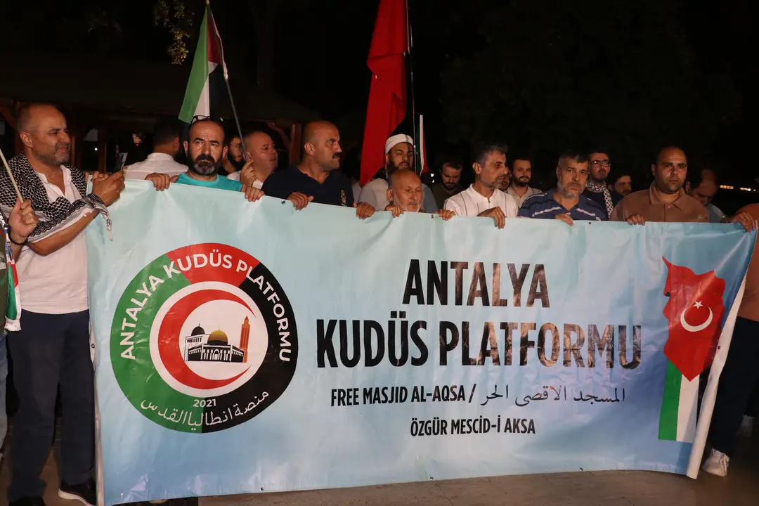 antalyada-sumud-filosuna-destek-eylemi-israil-mudahalesini-protesto-ettiler-2.webp