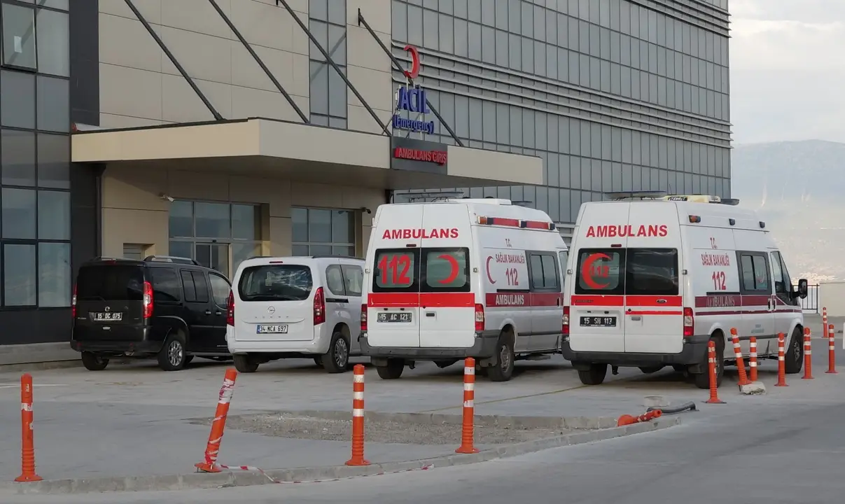 burdur-seker-fabrikasinda-2-gun-arayla-2-zehirlenme-olayi-4-isci-hastaneye-kaldirildi-4.webp
