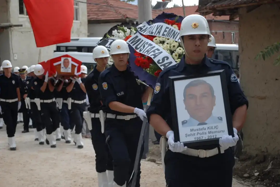 13-yil-once-antalyada-sehit-dusmustu-burdurda-anildi-sehit-polis-mustafa-kilica-vefa-5.webp