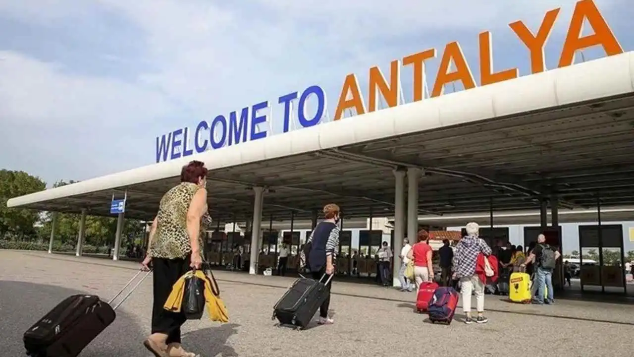 akdenizgercek-antalyada-turistlere-skandal-muamele-iddiasi-1.webp