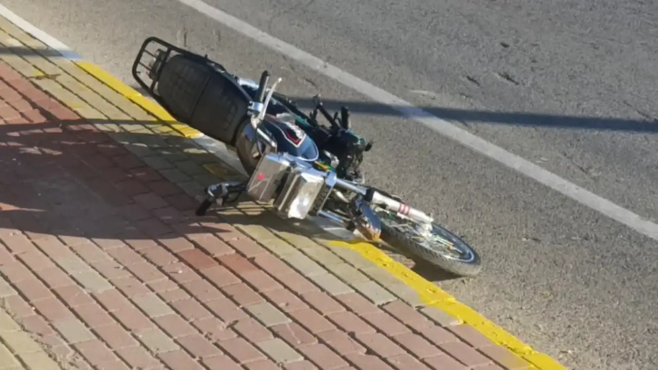 akdenizgercek-polisin-onunde-on-kaldirdi-200-metre-sonra-kaza-yapti-1.webp