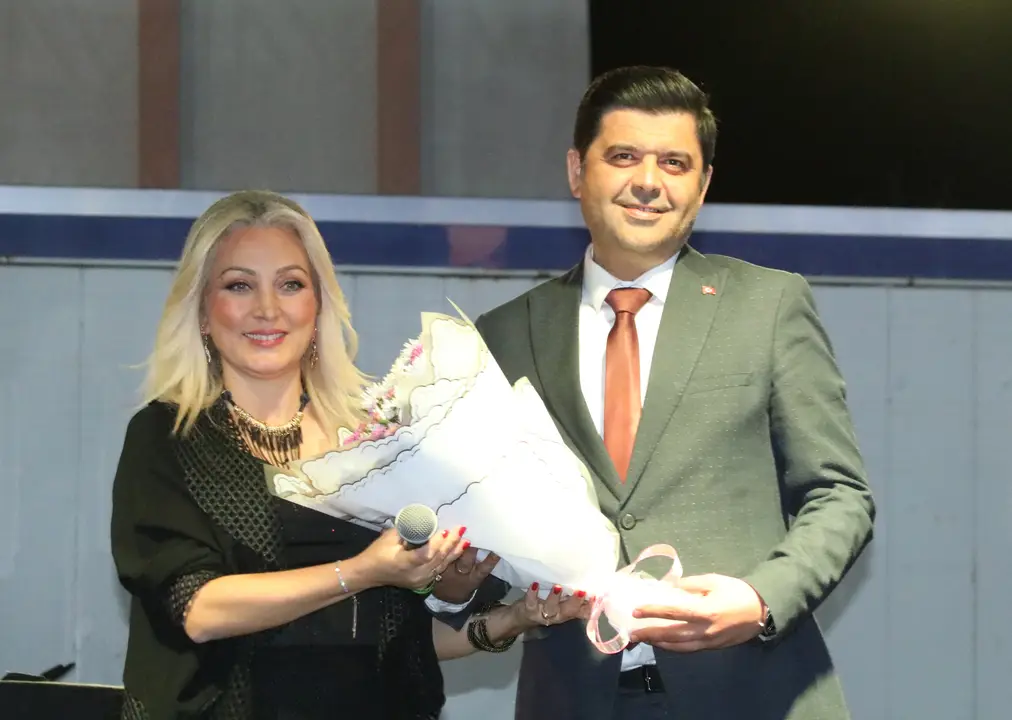 uluborlu-festivalinde-nurcan-altinoktan-turku-soleni-2.webp