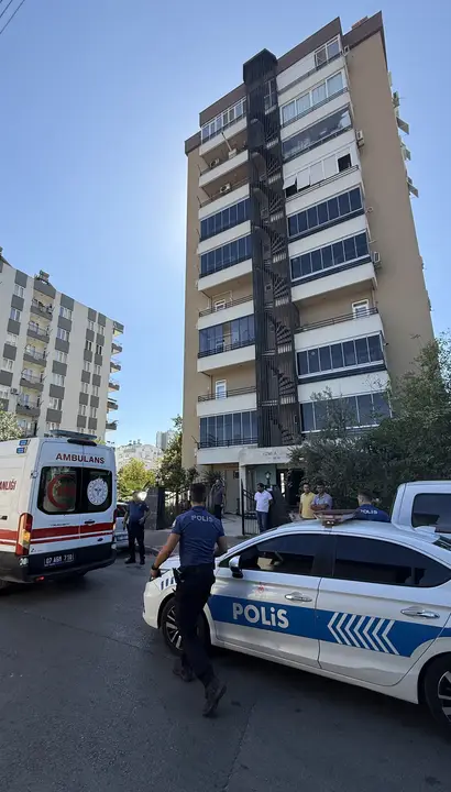 antalyada-kardes-kavgasi-biri-vuruldu-digeri-kacti-2.webp