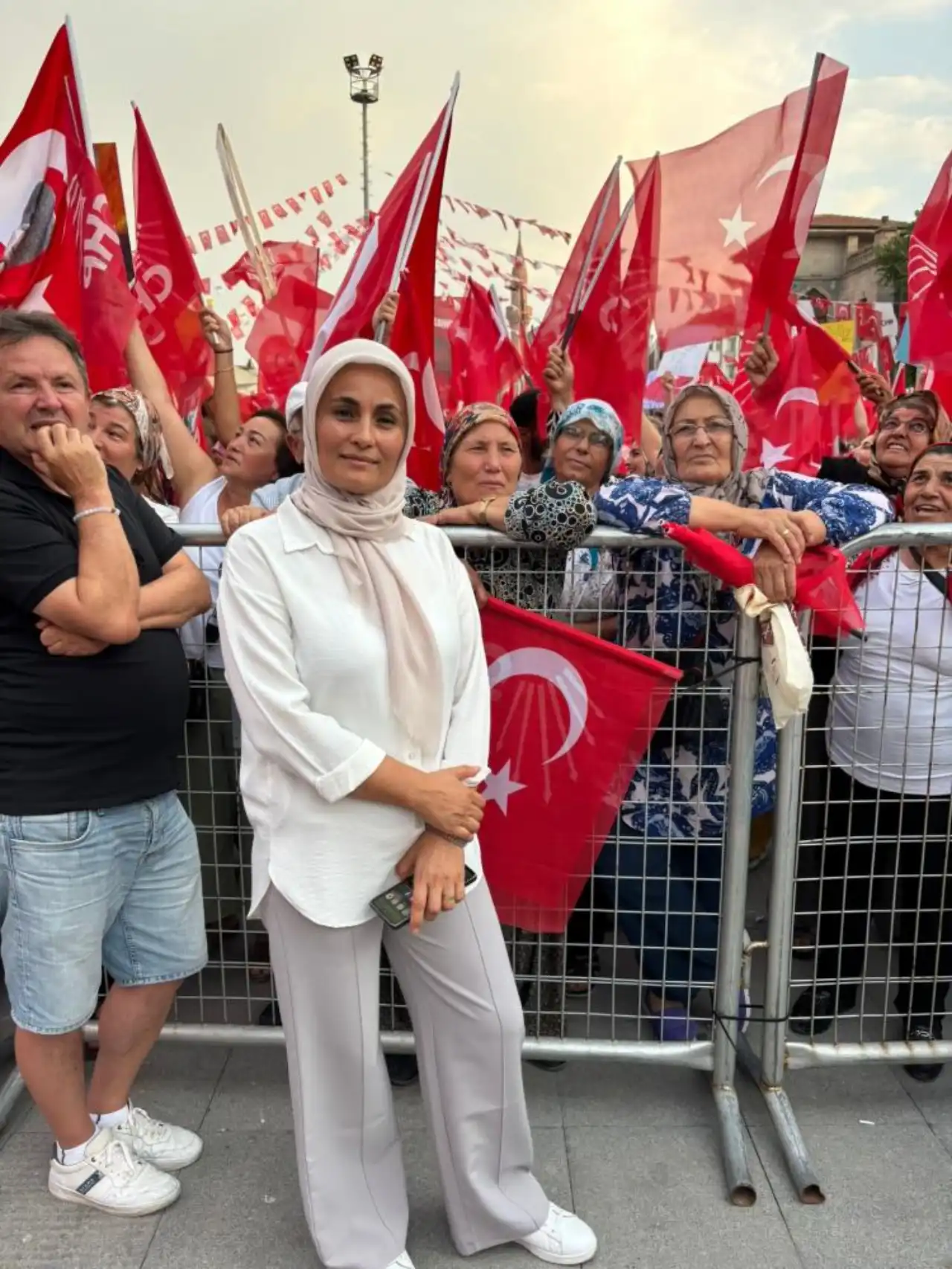 chp-aksuda-bir-istifa-daha-kadin-kollari-baskani-gorevinden-istifa-etti-2.webp