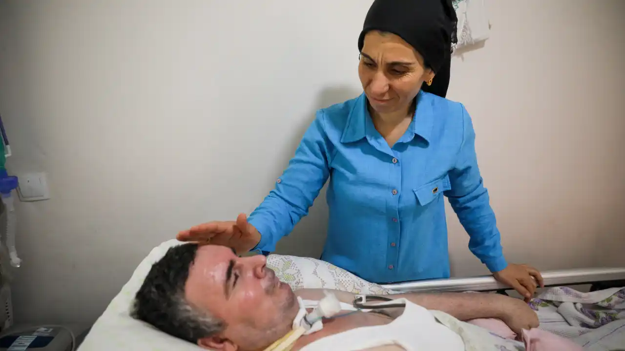 akdenizgercek-antalyada-beynine-pihti-atan-baba-yasam-savasi-veriyor-1.webp