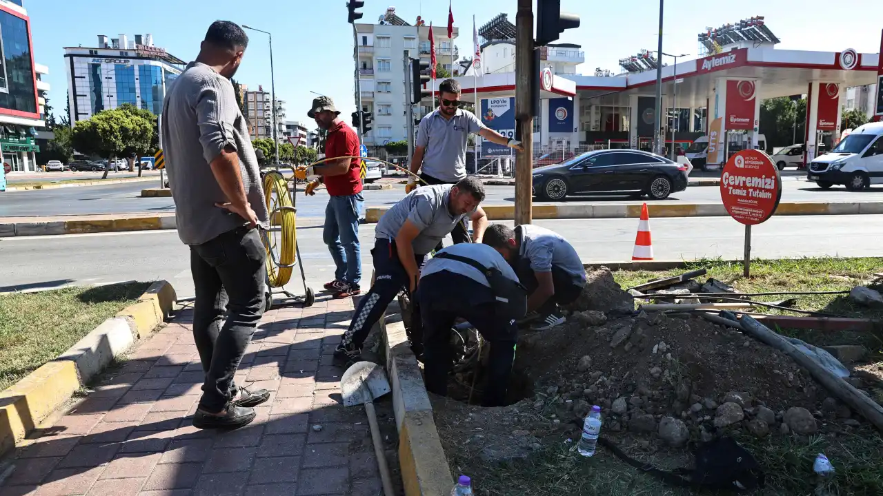 akdenizgercek-antalyada-uc-kavsak-yenileniyor-iste-detaylar-1.webp