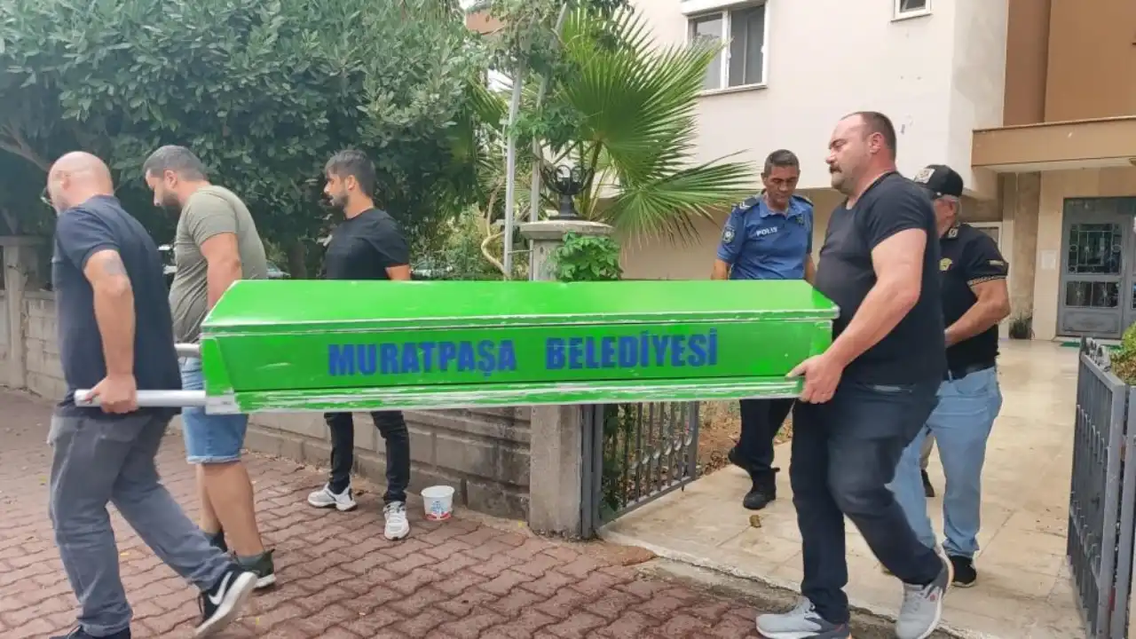 antalyada-annesiyle-yasayan-adam-evinde-olu-bulundu-2.webp
