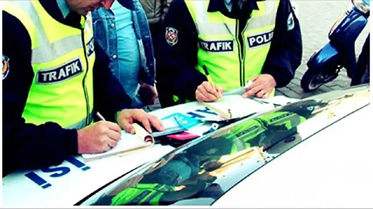 b85970ce-artik-herkes-trafik-polisi-whatsapp-ile-trafik-cezasi-uygulamasi-basladiakdenizgerceks.webp