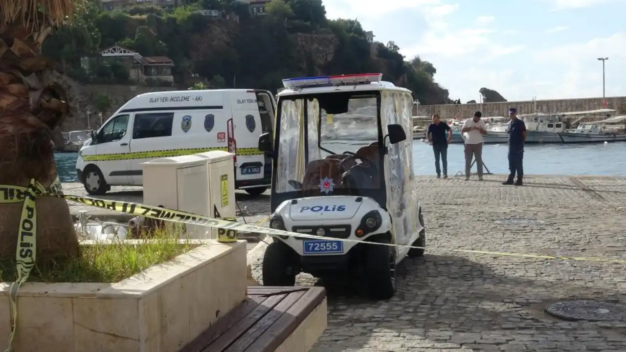 antalyada-deniz-yuzeyinde-korkutan-goruntu-erkek-cesedi-bulundu-2.webp