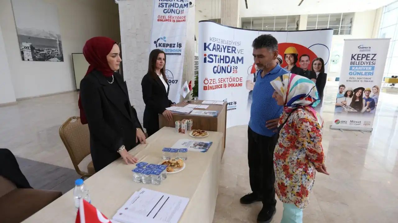 akdenizgercek-antalyada-is-arayanlar-akin-etti-2.webp