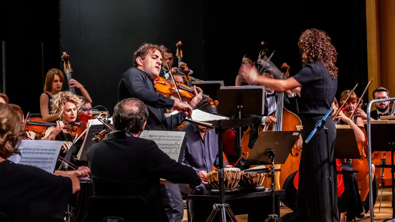 akdenizgercek-muzigin-ustalari-antalyada-ayni-sahnede-bulustu-4.webp