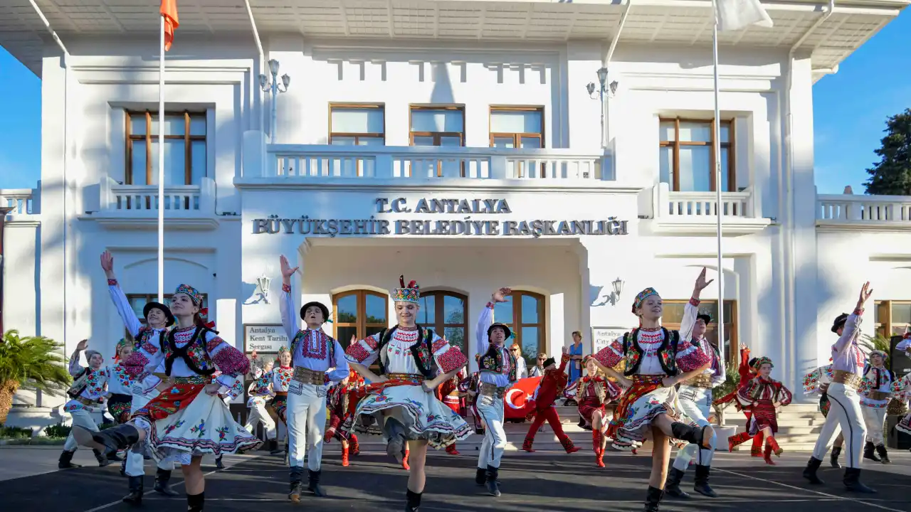 akdenizgercek-kaleicinde-kultur-ve-sanat-ruzgari-esti-4.webp