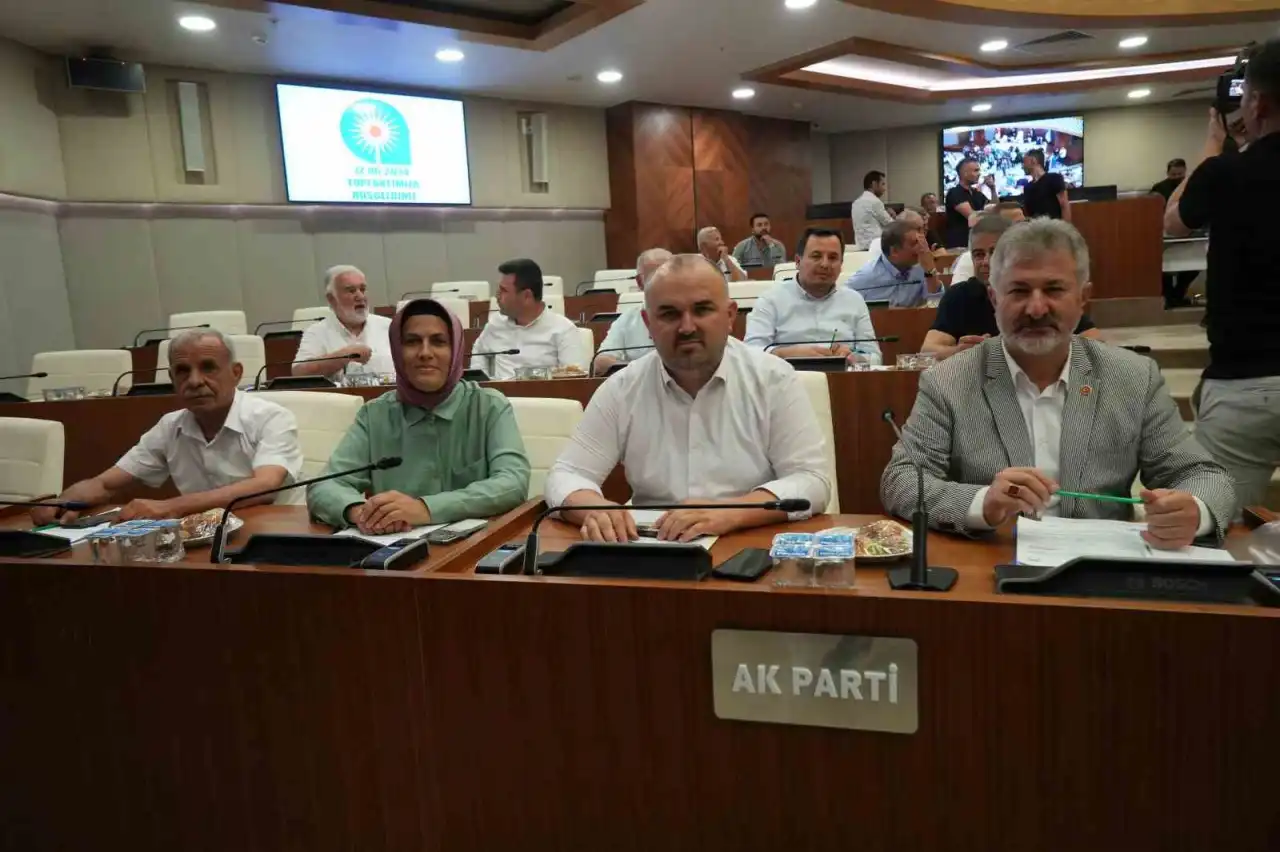 antalya-buyuksehir-meclisinde-gergin-dakikalar-akp-ve-mhp-meclisi-terk-etti-4.webp