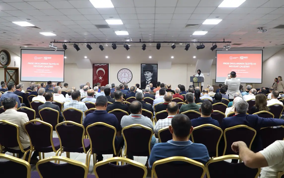 antalyada-5-gunluk-egitim-zirvesi-proje-okullari-ve-mevzuat-gundemde-2.webp