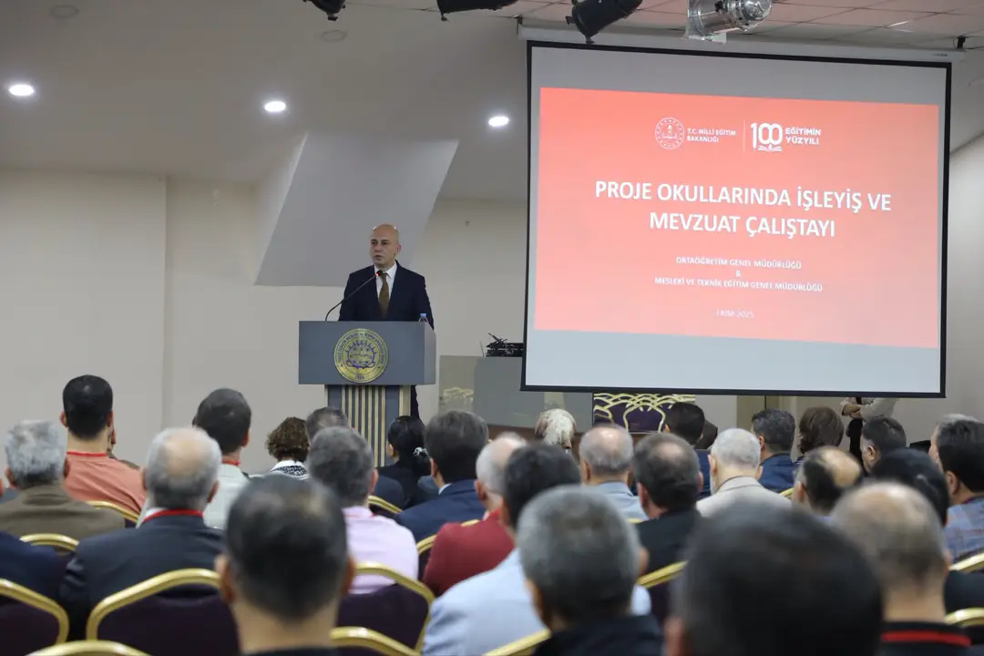 antalyada-5-gunluk-egitim-zirvesi-proje-okullari-ve-mevzuat-gundemde-3.webp