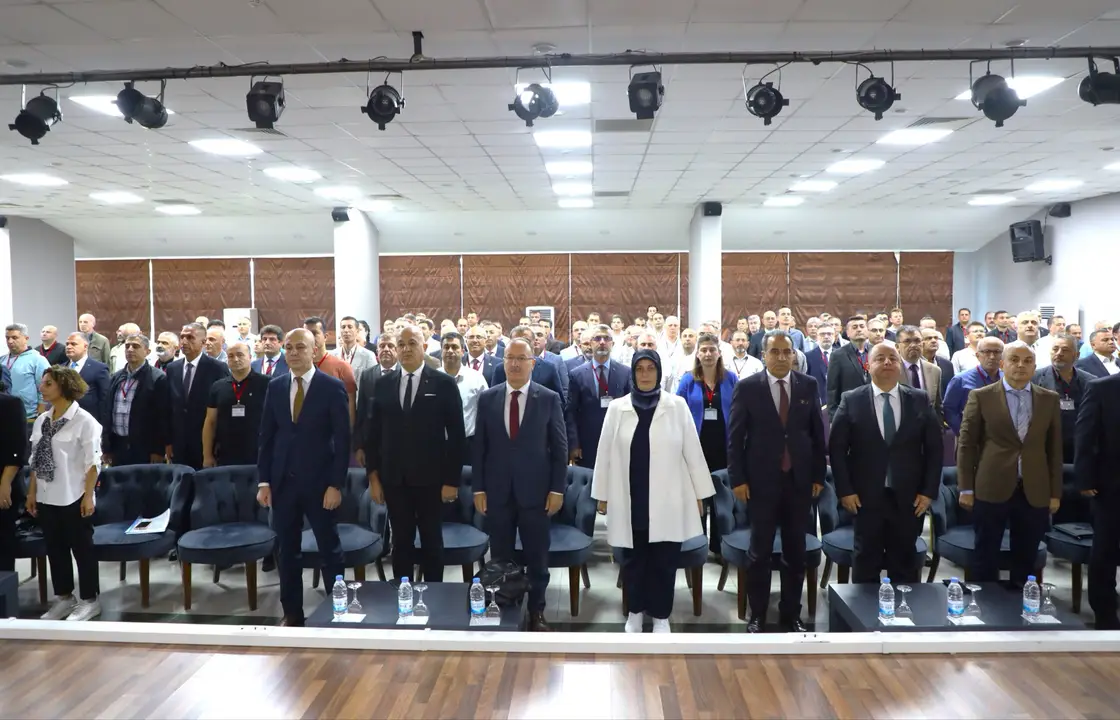 antalyada-5-gunluk-egitim-zirvesi-proje-okullari-ve-mevzuat-gundemde-4.webp