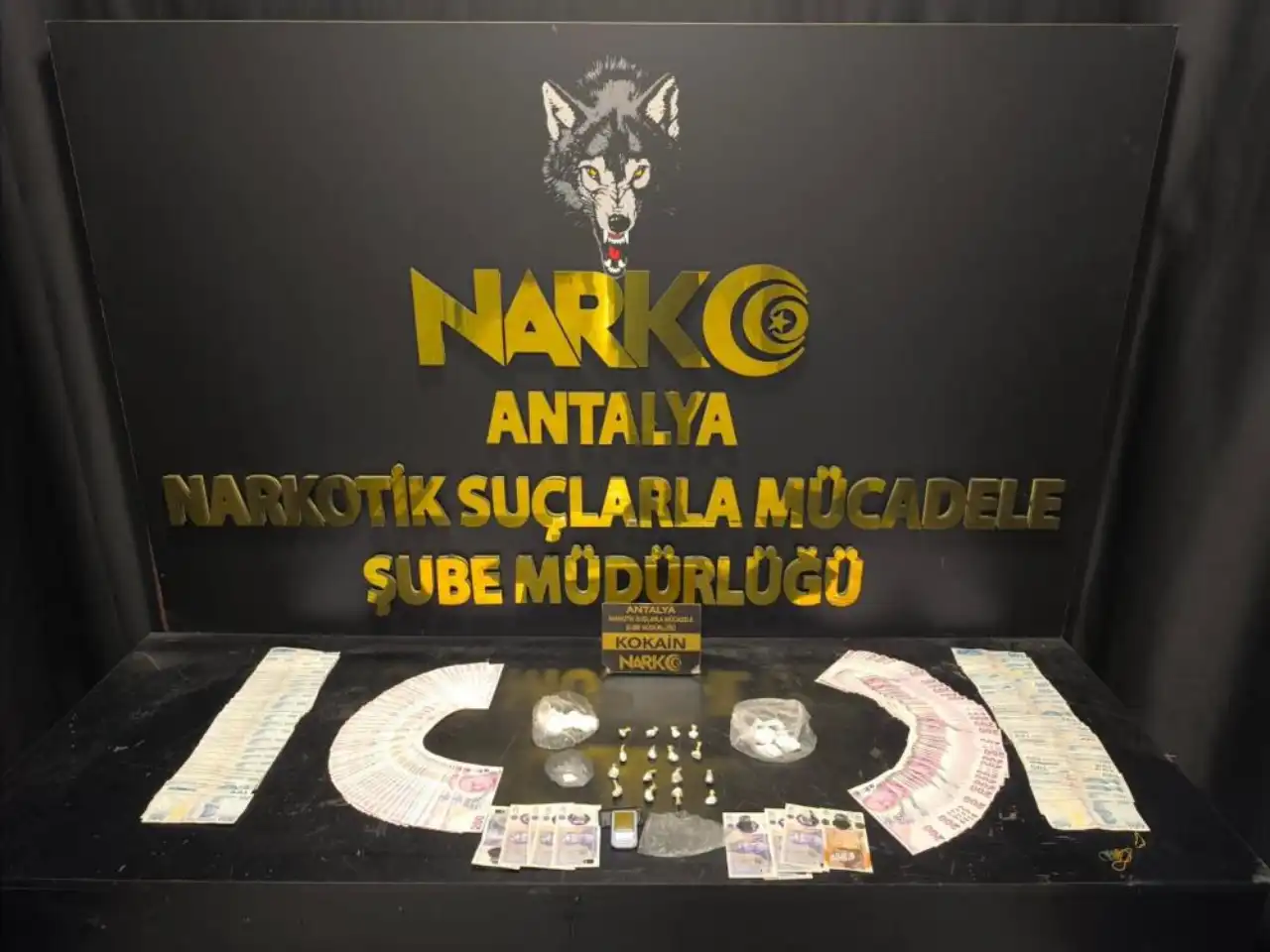 antalyada-uyusturucu-operasyonu-19-tutuklama-2.webp