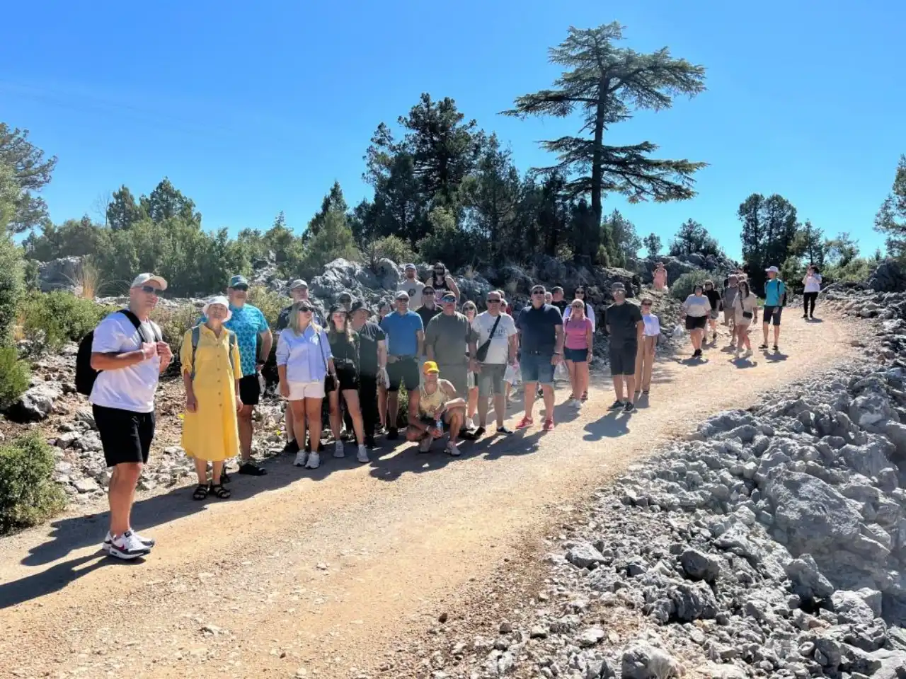 antalyanin-tarihi-sarihacilar-koyu-yabanci-turist-akinina-ugruyor-3.webp