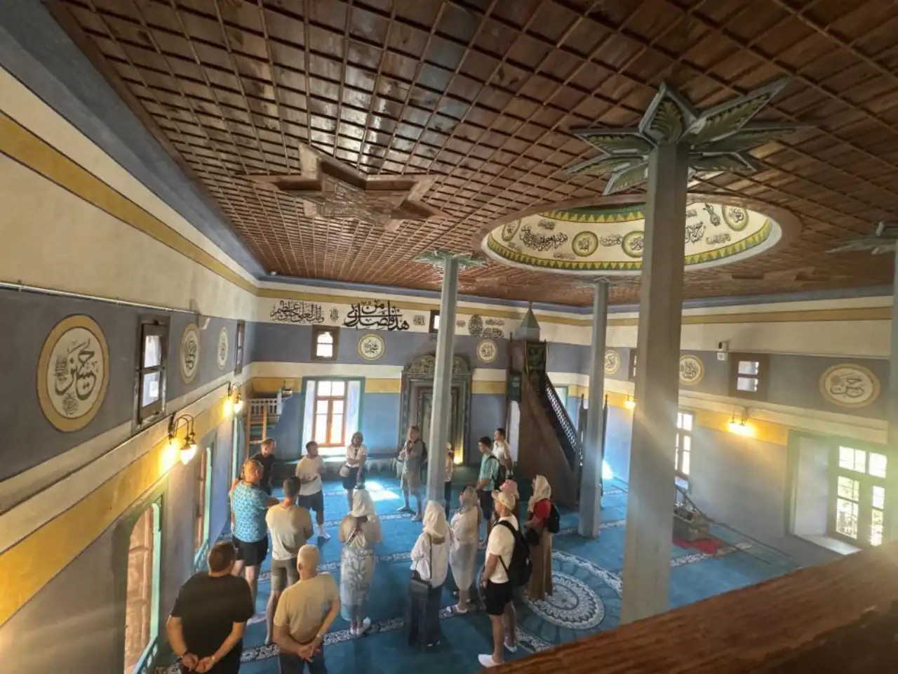 antalyanin-tarihi-sarihacilar-koyu-yabanci-turist-akinina-ugruyor-7.webp
