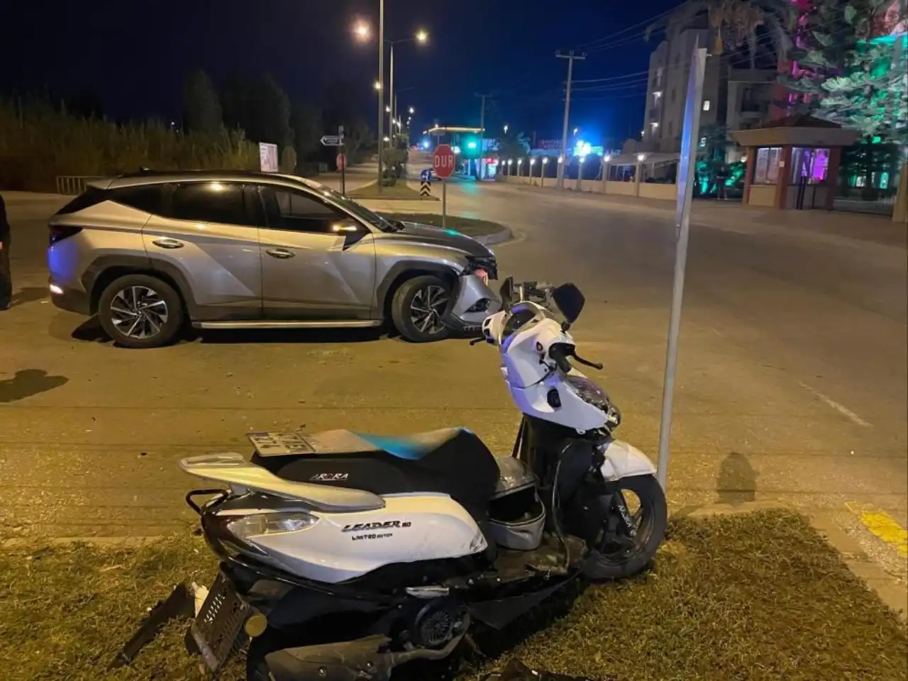 manavgatta-otomobil-ve-motosiklet-carpisti-motosiklet-surucusu-yaralandi.webp