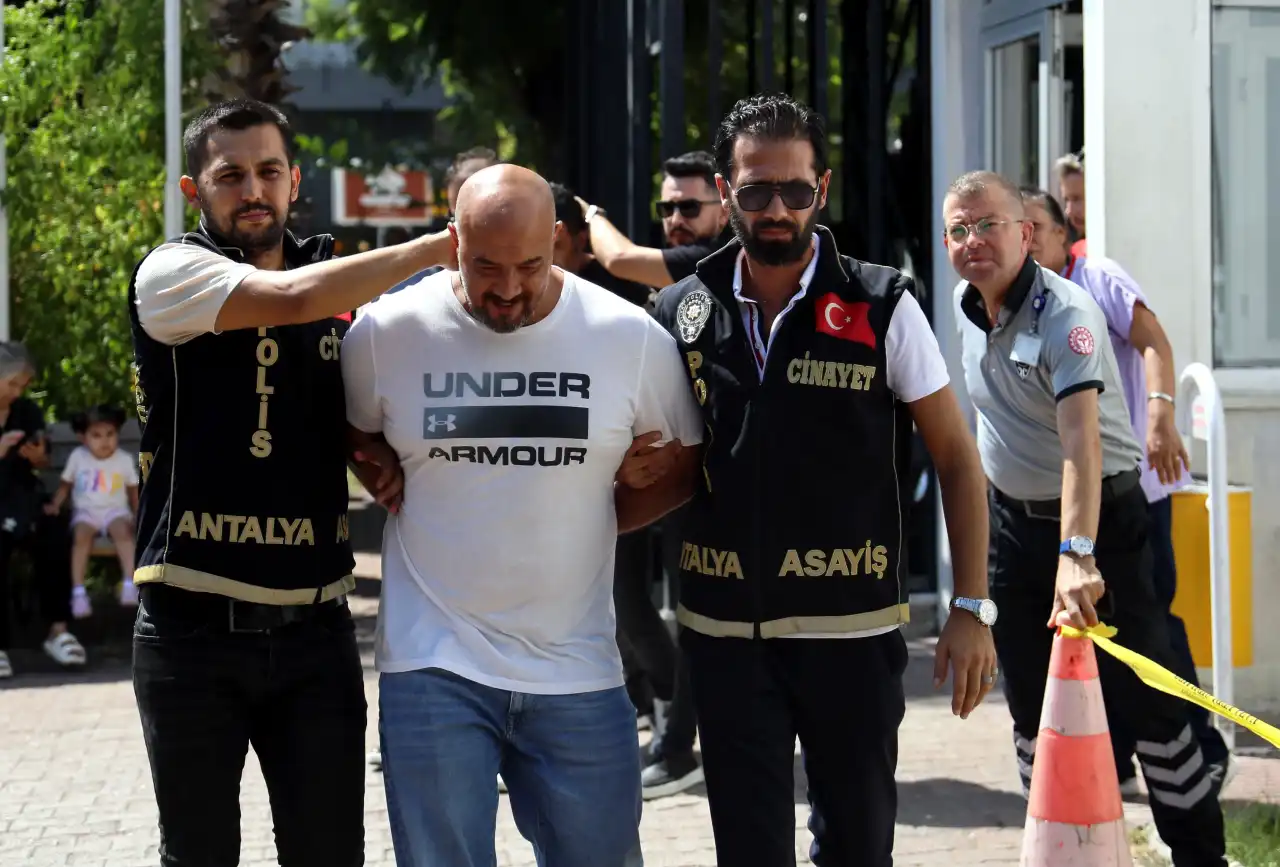 antalyada-katledilen-fadim-temirhanogullari-cinayetinde-7-durusma-3.webp