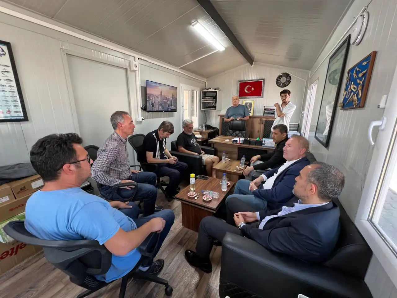 kayyum-tartismalari-golgesindeki-antalya-balikci-barinagina-akpden-kritik-ziyaret-3.webp