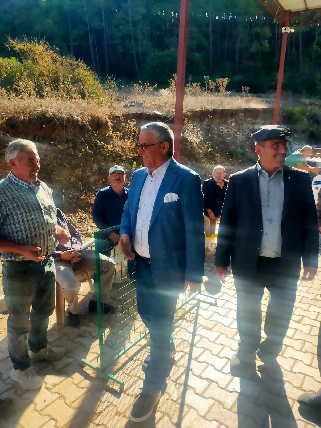 kemer-belediye-baskani-necati-topaloglu-kumlucada-bulunan-zeytin-sikma-fabrikasini-ziyaret-ederek-uretim-surecini-yerinde-inceledi12-1.webp