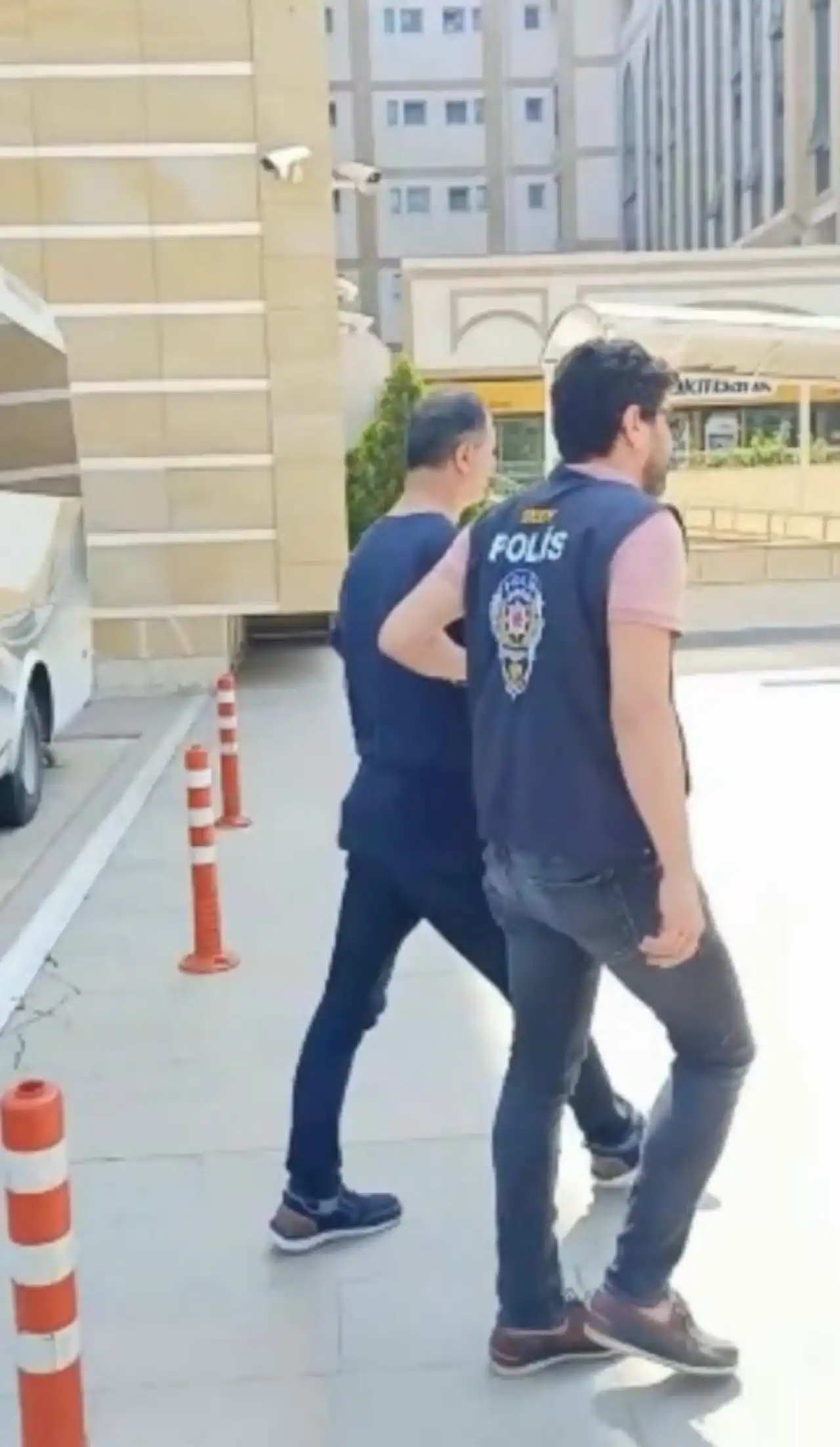 antalyada-5-supheli-yasa-disi-bahisten-yakalandi-4.webp
