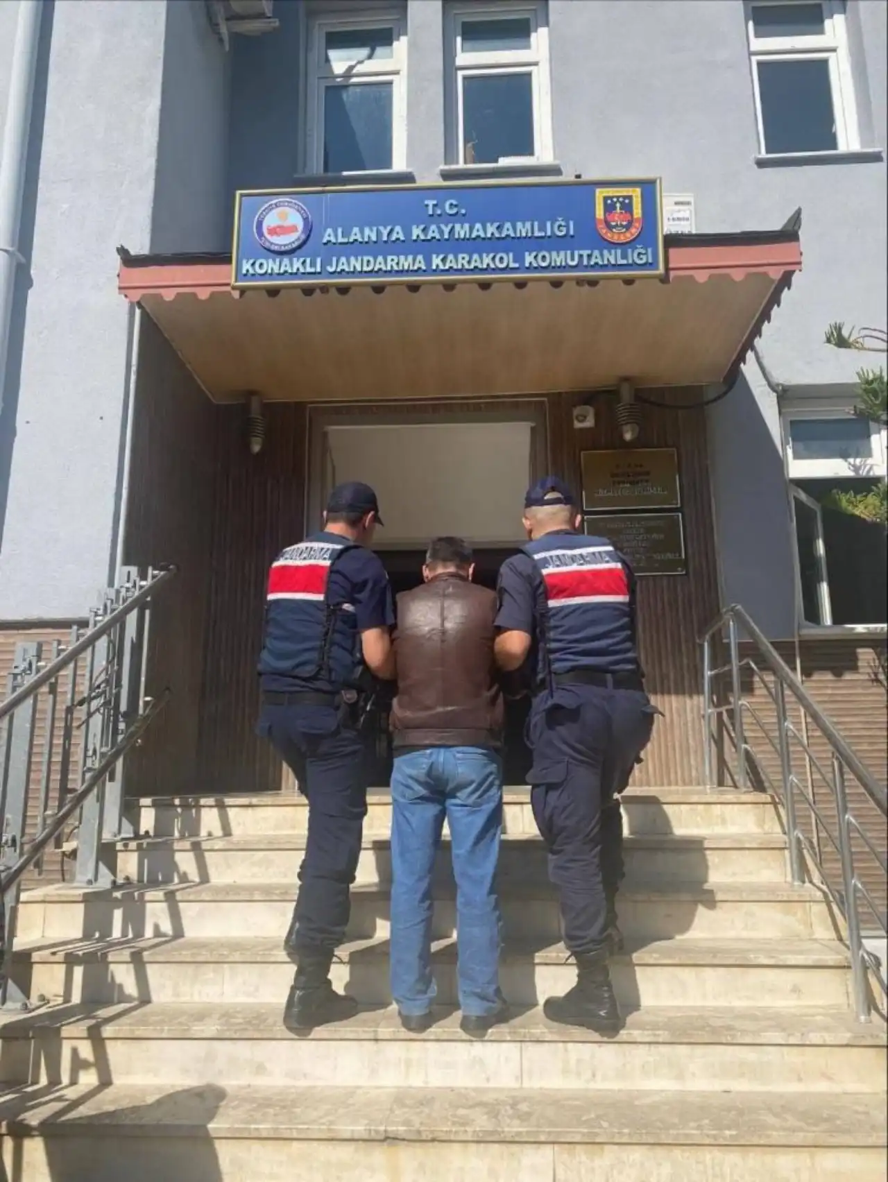 antalyada-jasat-aranan-208-kisiyi-yakaladi-2.webp