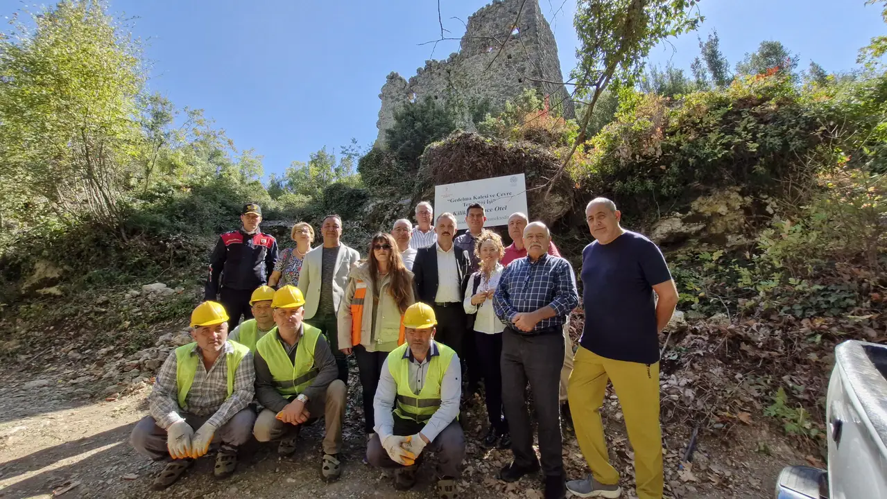 9-yuzyil-mirasi-gedelme-kalesinde-temizlik-basladi-5.webp