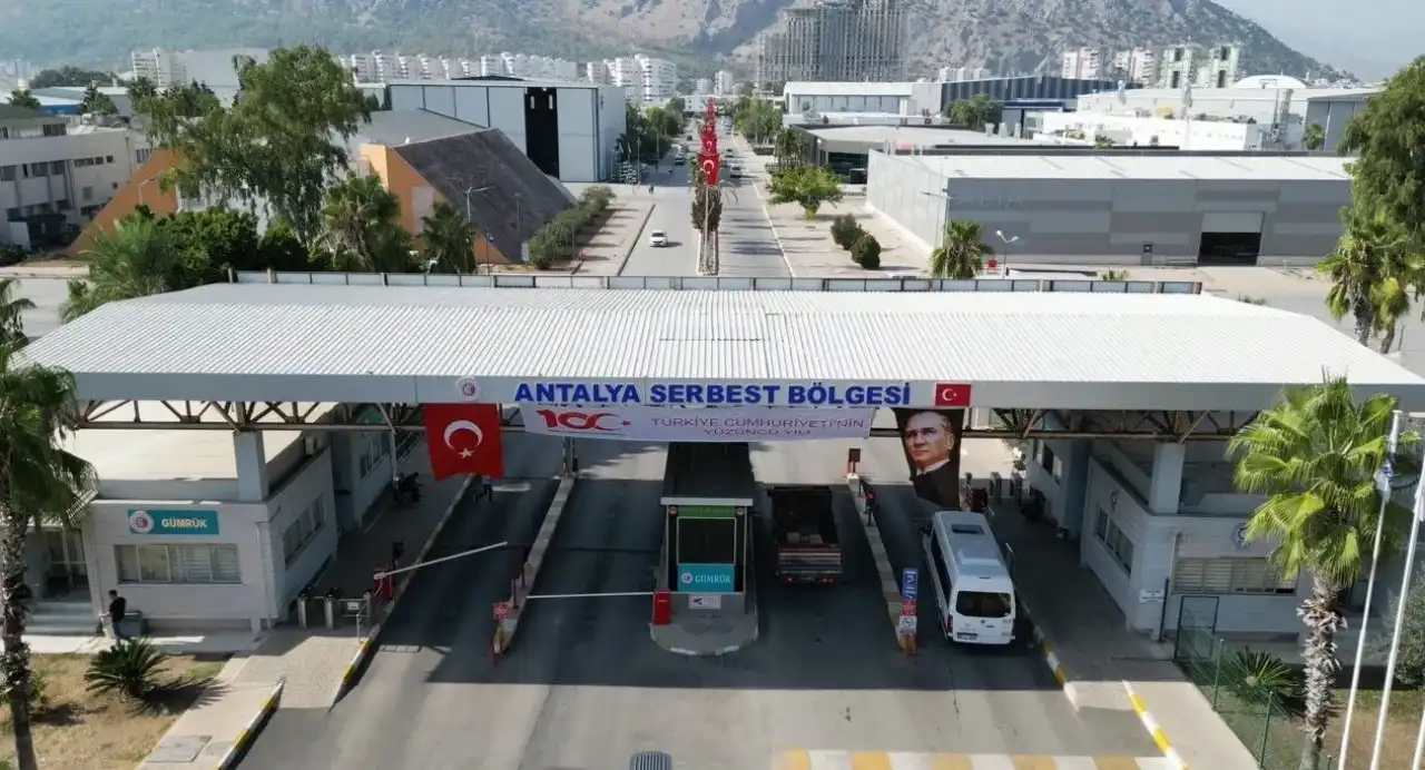 antalya-serbest-bolgedeki-isletmelerin-ruhsat-sureleri-doldu-mudurluk-aciklama-yapti-4.webp
