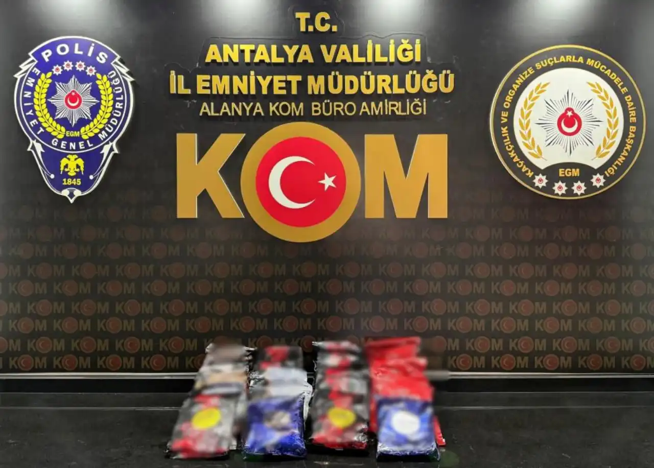 antalyada-son-bir-haftada-kacak-alkol-ve-makaronlar-yakalandi.webp