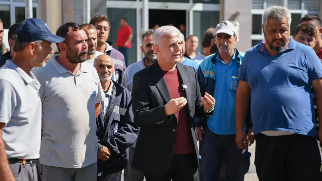 akdenizgercek-demre-belediyesi-arac-filosunu-guclendirdi-2.webp