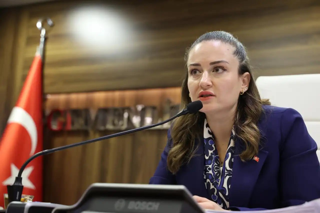 antalya-buyuksehir-belediye-meclisinde-mazeret-krizi-2.webp