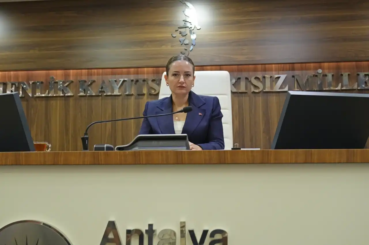 antalya-buyuksehir-belediye-meclisinde-mazeret-krizi-4.webp