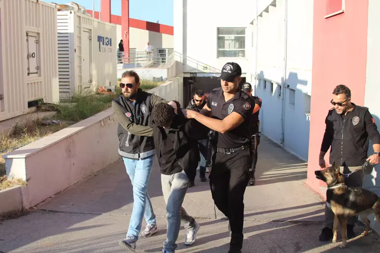 antalya-dahil-10-ilde-baygaralar-operasyonunda-96-tutuklama-1.webp