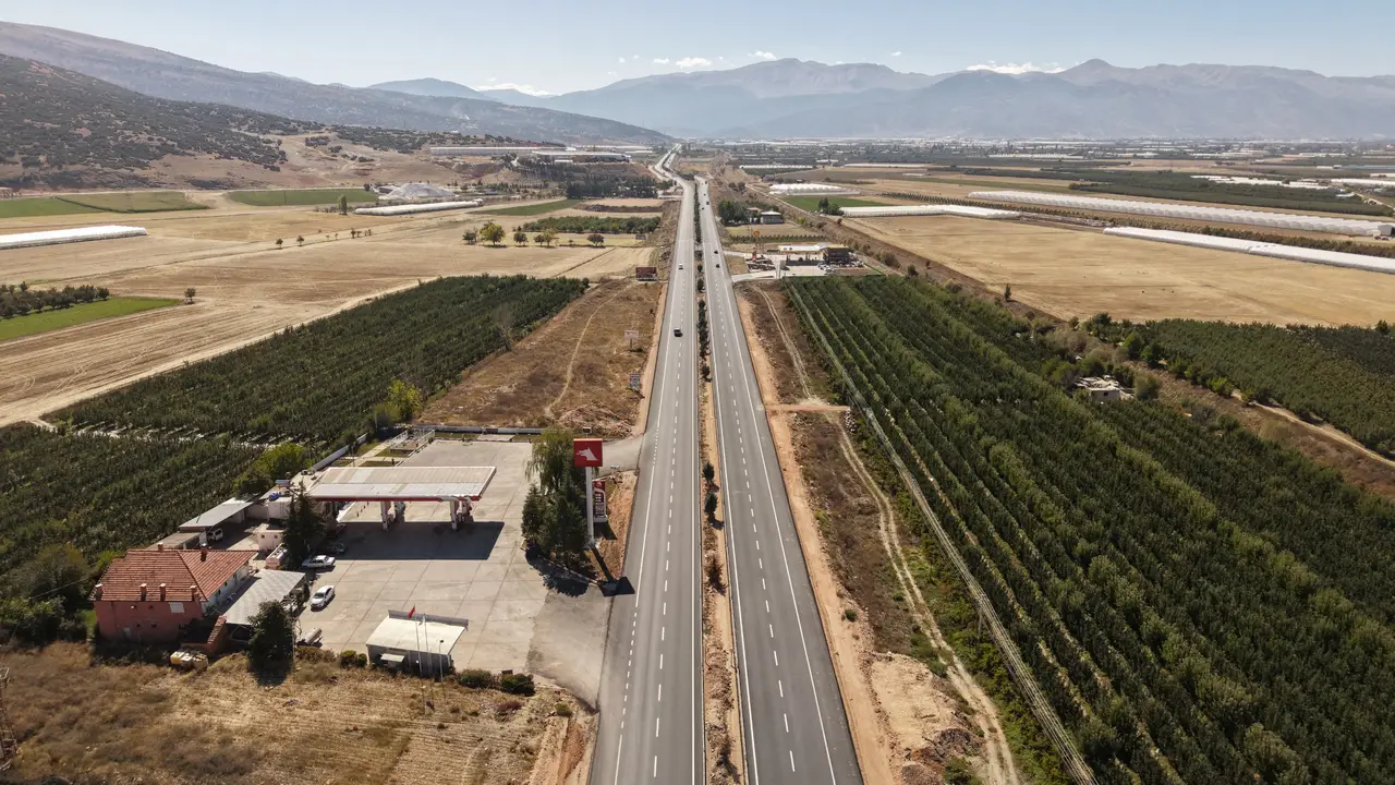 antalyada-2-kavsak-yarin-resmen-aciliyor-elmali-avlanbeli-yolu-da-bitti-01.webp